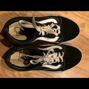 Black and white velvet vans. Worn a couple times. Price is negotiable:)